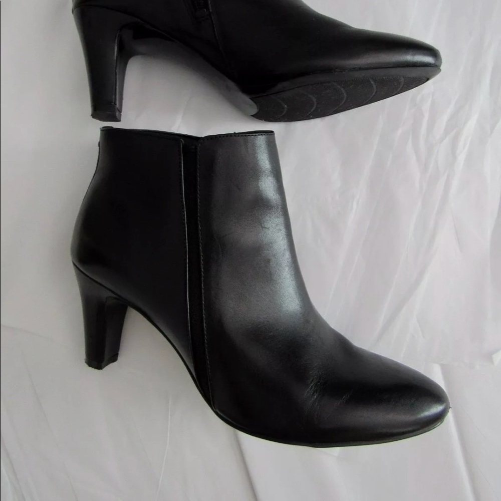 Womens BANDOLINO Black Leather Ankle Zip Booties 7